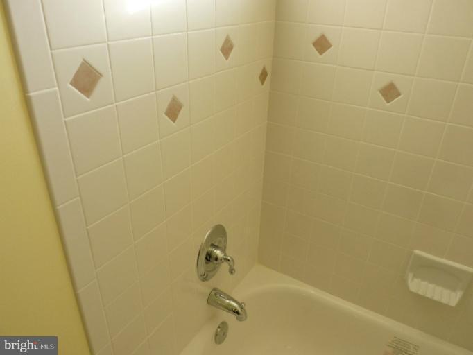 3923 Falls Road Baltimore, MD 21211 - Photo 6 of 15 Bath