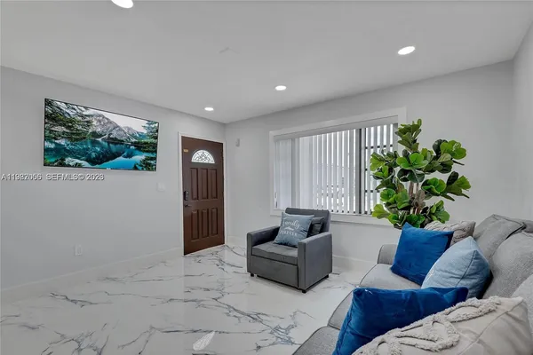 $3,650 | 895 West 39th Place, Hialeah, FL 33012