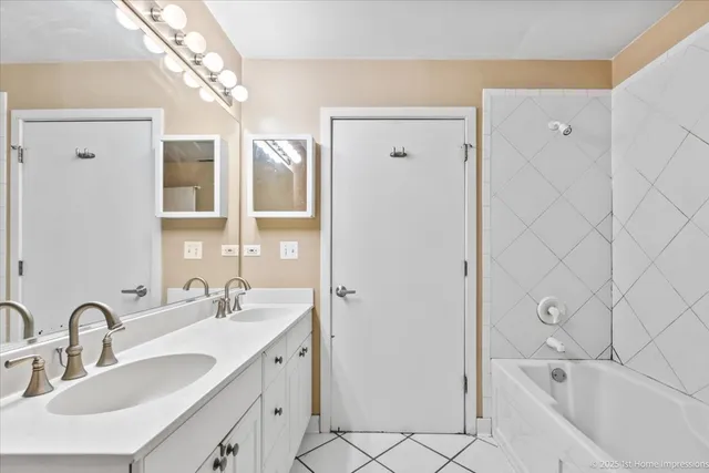 $379,000 | 1812 South State Street, Unit 34, Chicago, IL 60616