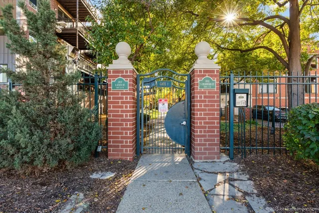 $379,000 | 1812 South State Street, Unit 34, Chicago, IL 60616