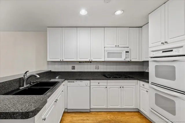 $379,000 | 1812 South State Street, Unit 34, Chicago, IL 60616