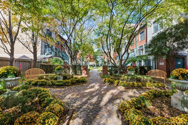 $364,000 | 1812 South State Street, Unit 34, Chicago, IL 60616