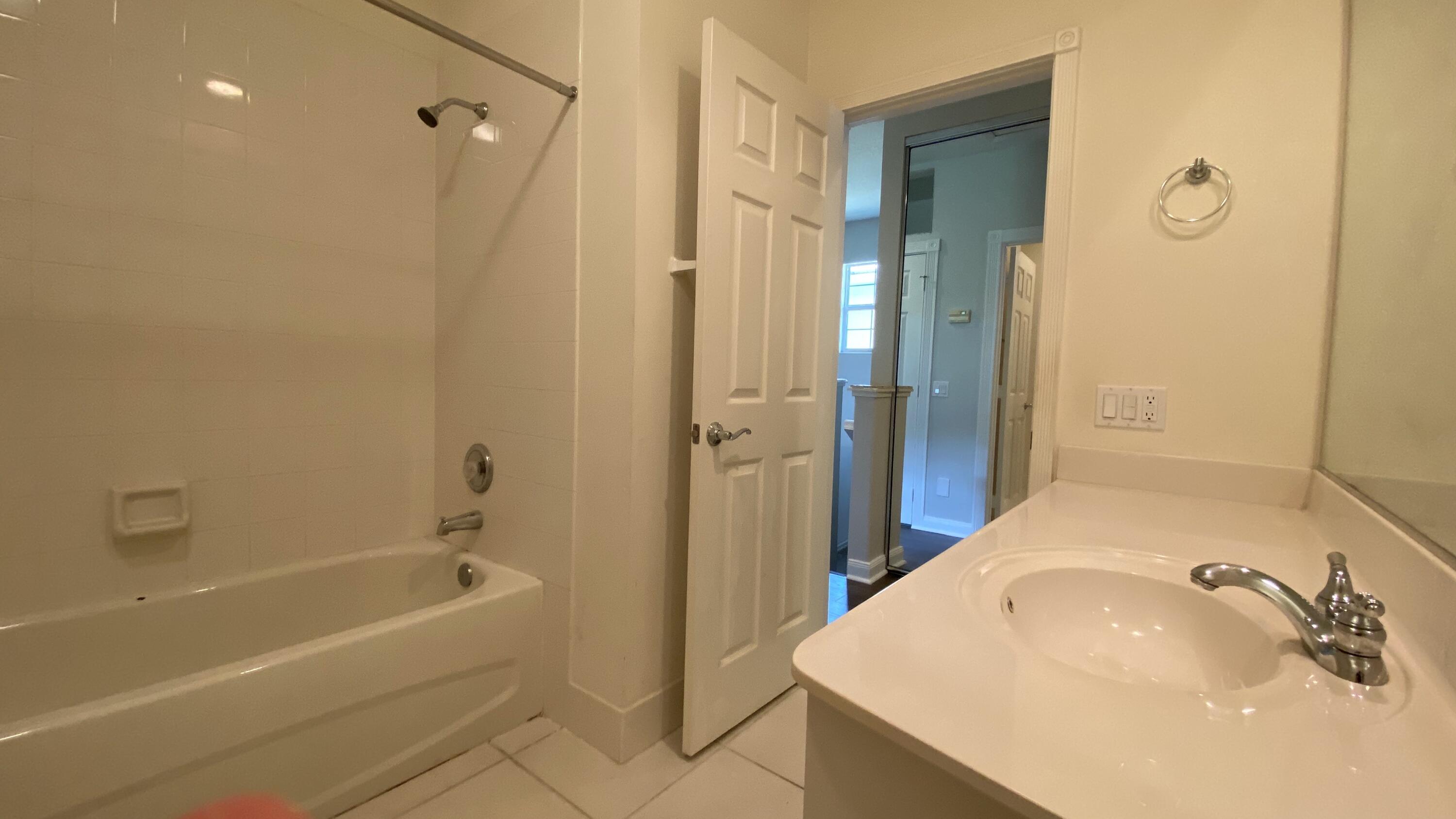 3200 West Community Drive Jupiter, FL 33458 - Photo 26 of 31 a bathroom with a bathtub and a sink