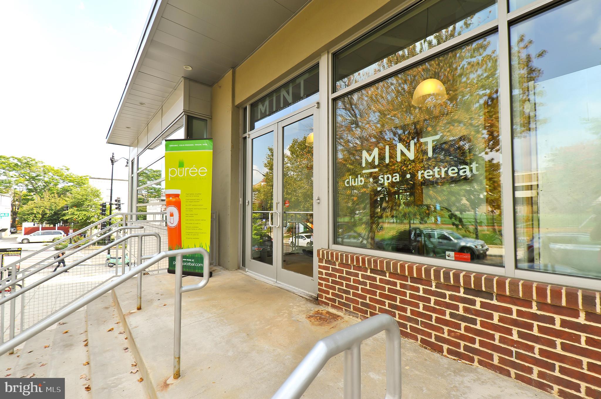 1845 Kalorama Road Northwest, Unit 1 Washington, DC 20009 - Photo 37 of 39 a view of a balcony with wooden floor and deck