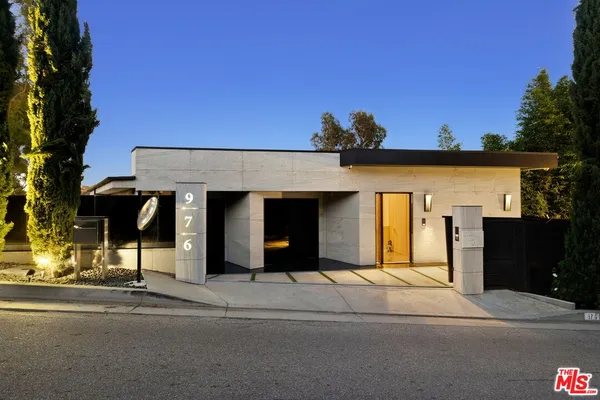$8,750,000 | 976 Bel Air Road, Los Angeles, CA 90077