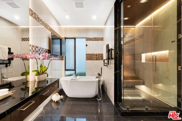 $8,750,000 | 976 Bel Air Road, Los Angeles, CA 90077