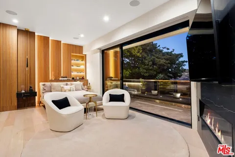 $8,750,000 | 976 Bel Air Road, Los Angeles, CA 90077