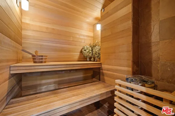 $8,750,000 | 976 Bel Air Road, Los Angeles, CA 90077