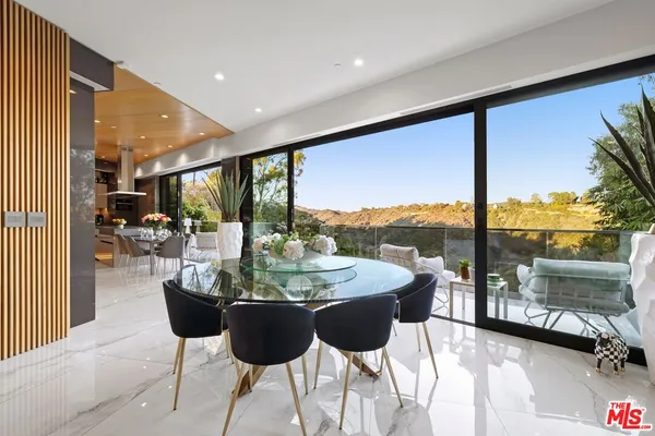 $8,750,000 | 976 Bel Air Road, Los Angeles, CA 90077