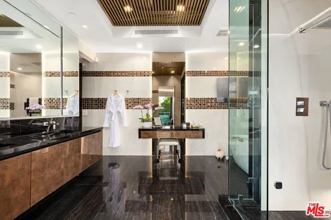 $8,750,000 | 976 Bel Air Road, Los Angeles, CA 90077