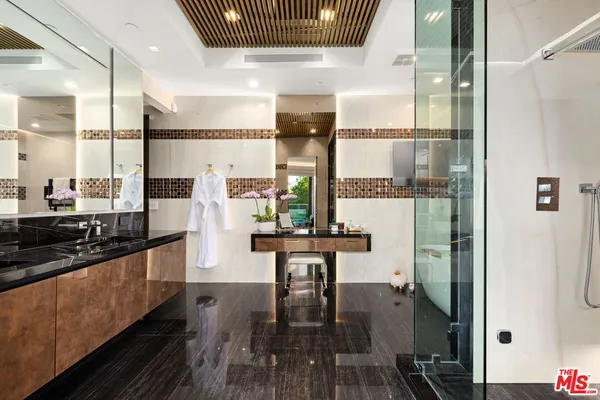 $8,750,000 | 976 Bel Air Road, Los Angeles, CA 90077