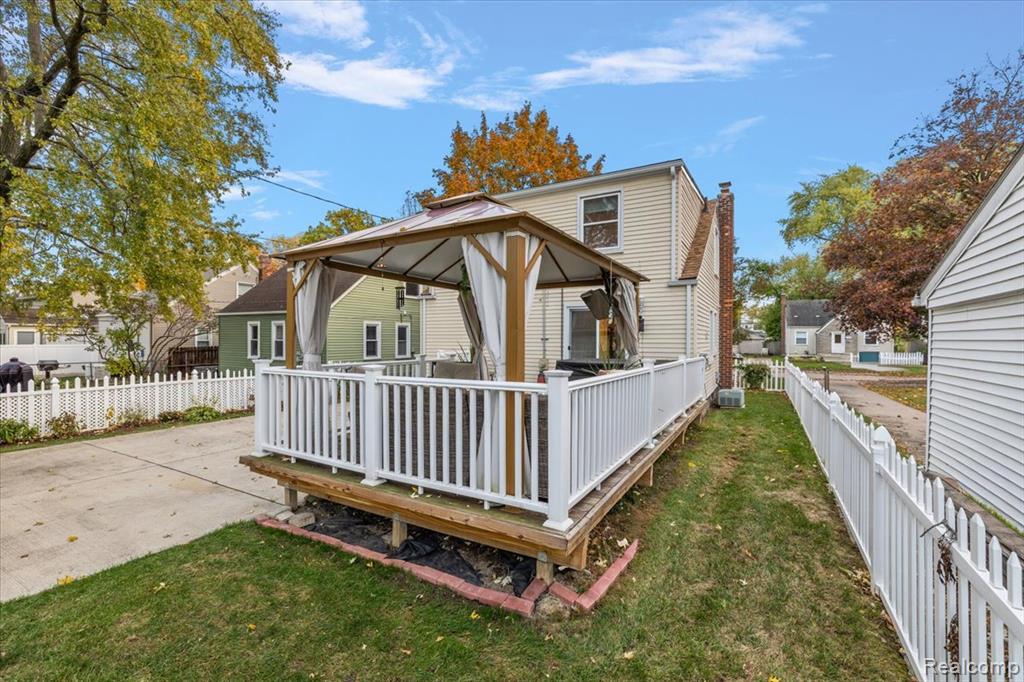 1908 Cambridge Road Berkley, MI 48072 - Photo 38 of 49