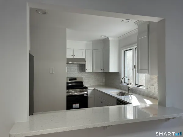 $3,900 | 57 Dean Street, Unit 4, Stamford, CT 06902