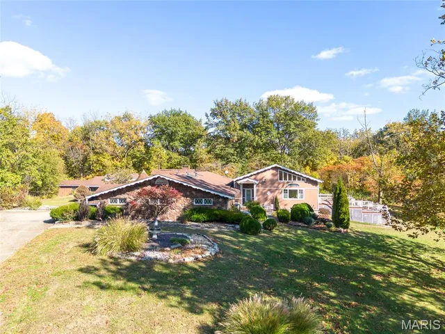 $649,333 | 12746 Rolling Hills Drive, Trenton, IL 62293