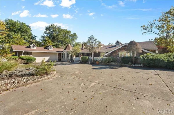 $649,333 | 12746 Rolling Hills Drive, Trenton, IL 62293