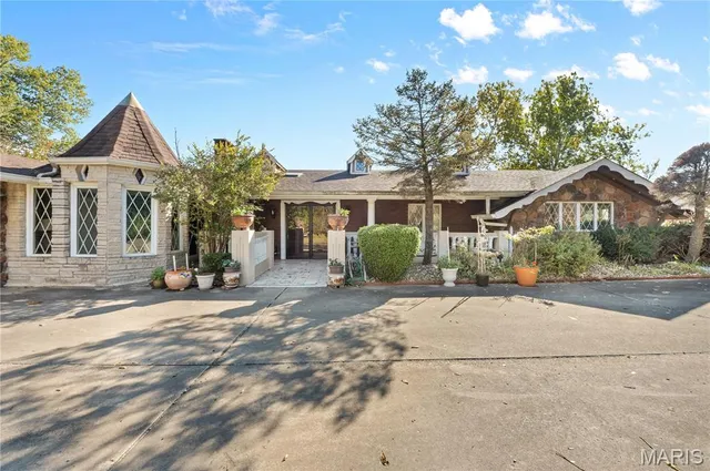 $649,333 | 12746 Rolling Hills Drive, Trenton, IL 62293