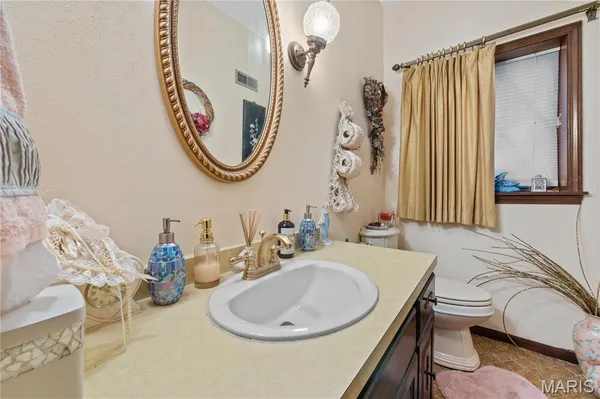 $649,333 | 12746 Rolling Hills Drive, Trenton, IL 62293