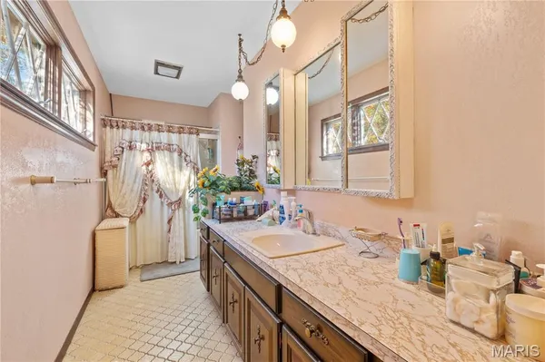 $649,333 | 12746 Rolling Hills Drive, Trenton, IL 62293