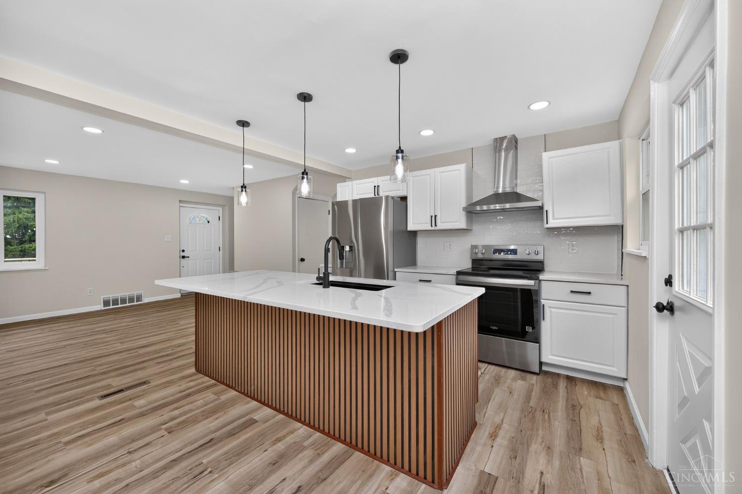 8957 Plainfield Road Cincinnati, OH 45236 - Photo 13 of 40