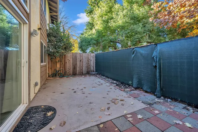 a view of a backyard with pathway