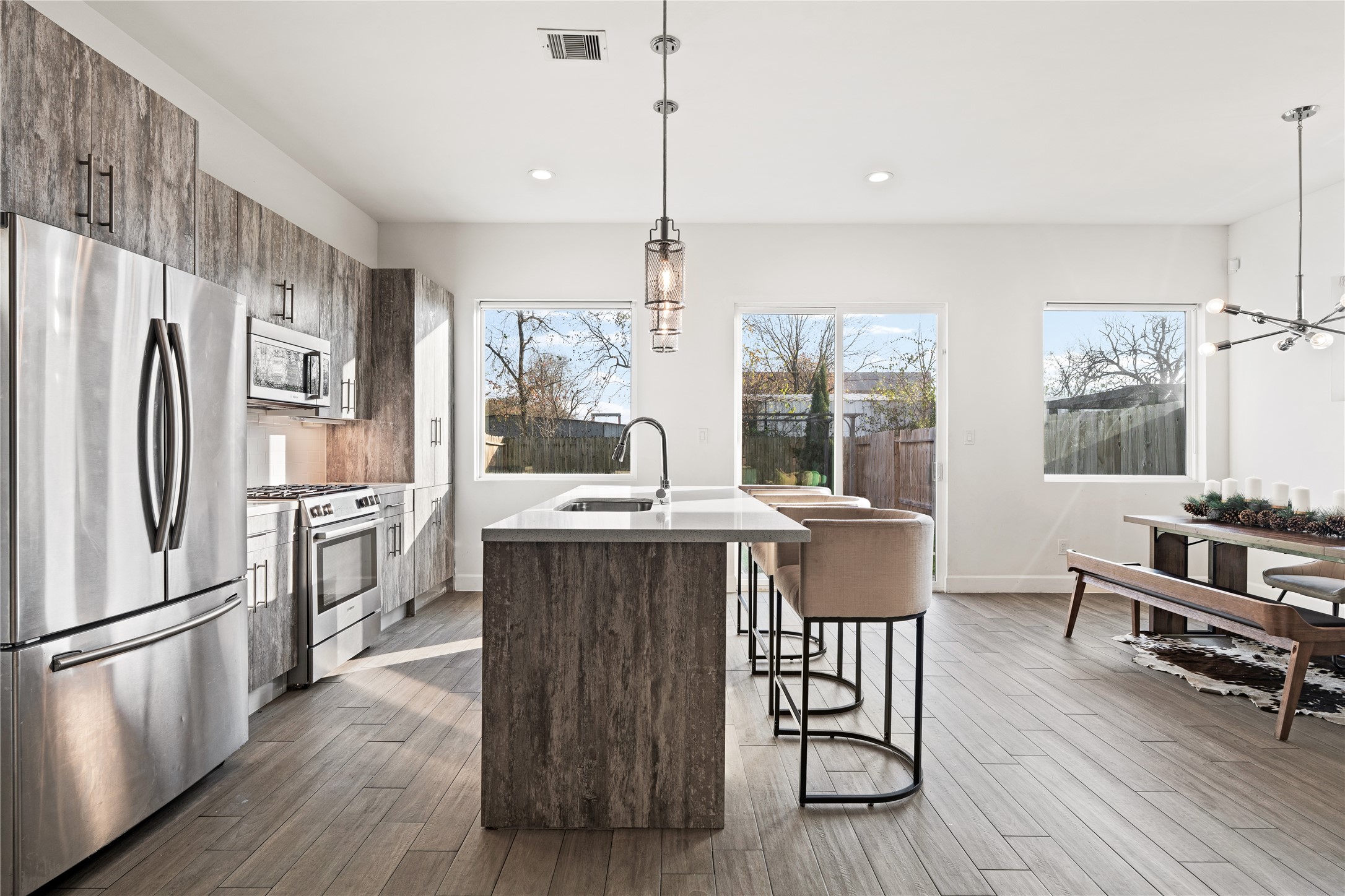 6819 Rocinante Lane Houston, TX 77092 - Photo 7 of 24