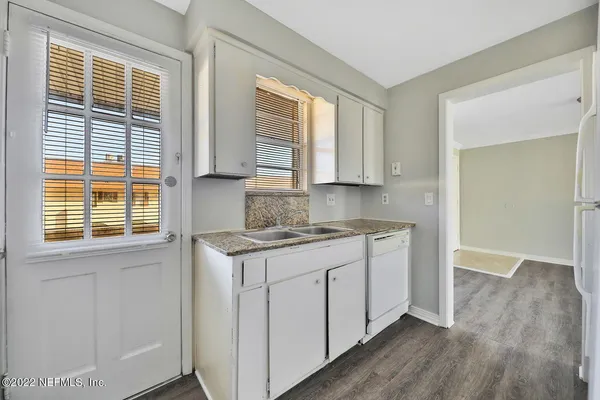 $1,250 | 7346 El Barco Road, Unit 8, Jacksonville, FL 32216