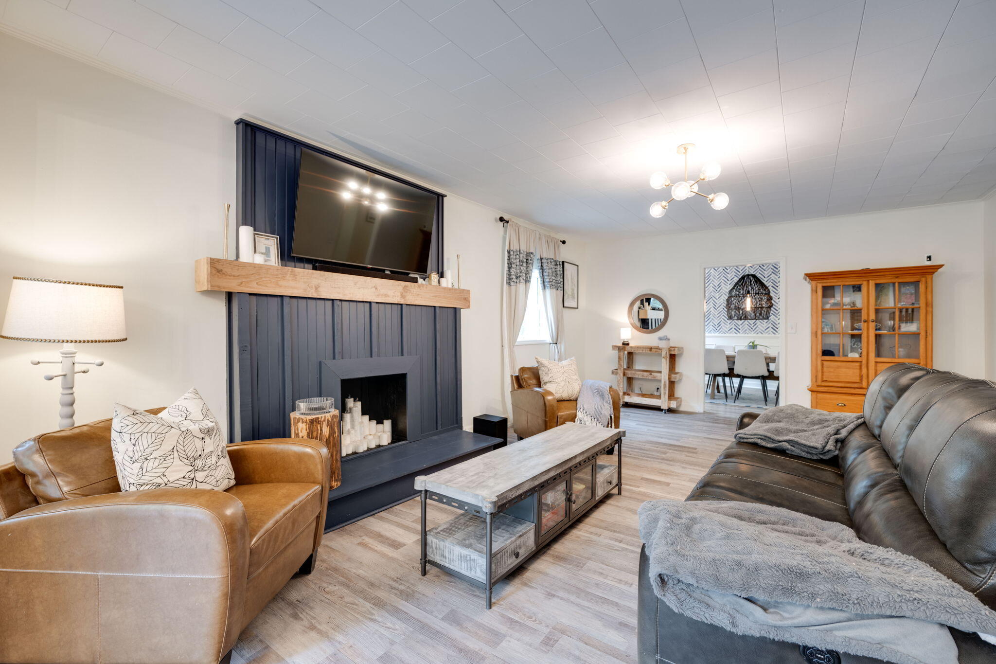 2583 High Point Drive Chattanooga, TN 37415 - Photo 3 of 21 Living to Dining