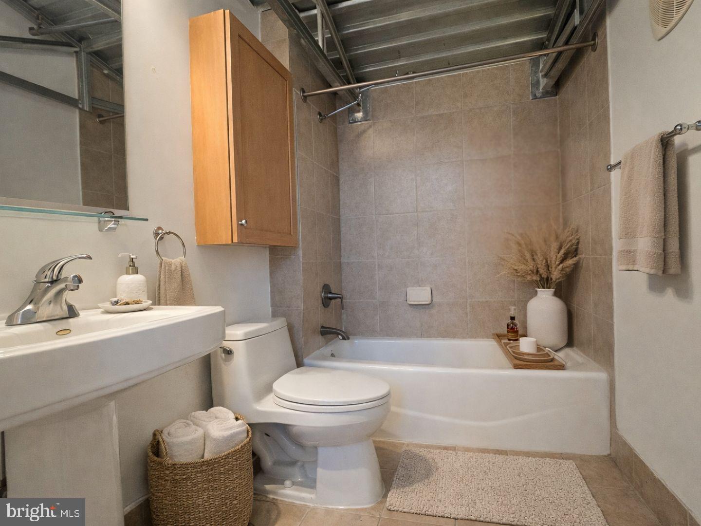 2328 Champlain Street Northwest, Unit 409 Washington, DC 20009 - Photo 11 of 21