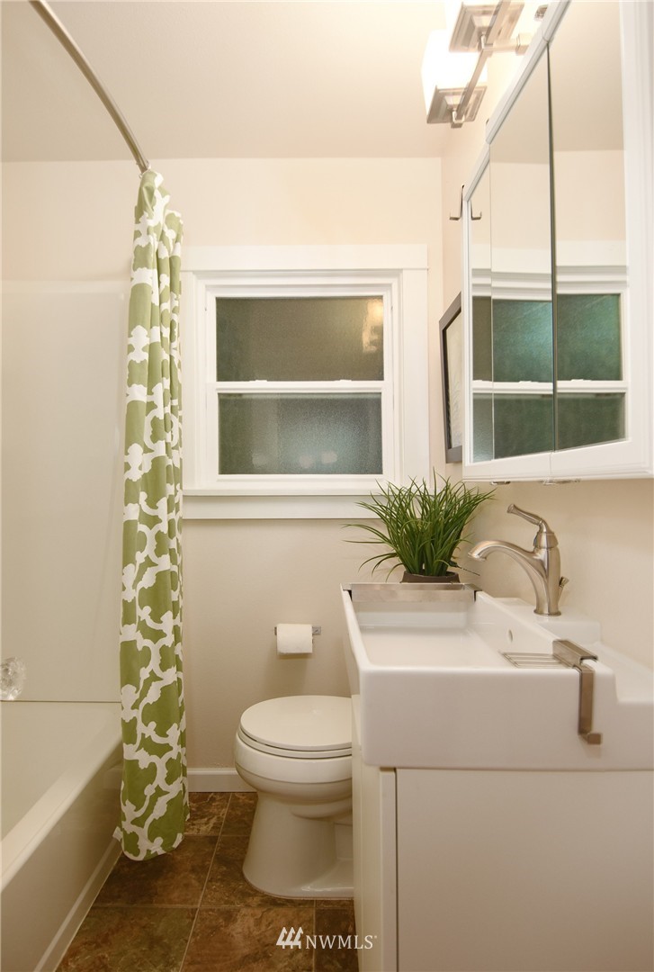 3549 Southwest 99th Street Seattle, WA 98126 - Photo 15 of 25 Gallery Image 15