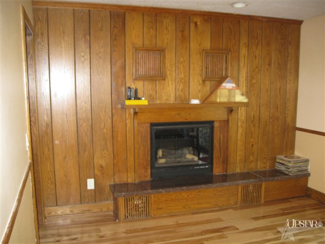 8205 Maples Road Fort Wayne, IN 46816 - Photo 2 of 16