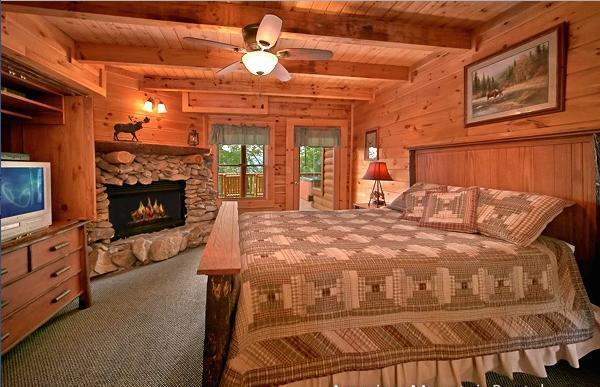 3528 Carsons Ridge Way Sevierville, TN 37862 - Photo 3 of 28 Master Bedroom