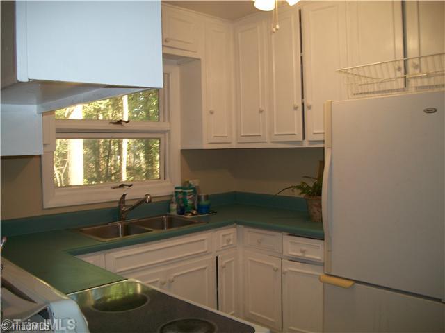 504 Ragsdale Road Jamestown, NC 27282 - Photo 7 of 12 Kitchen.