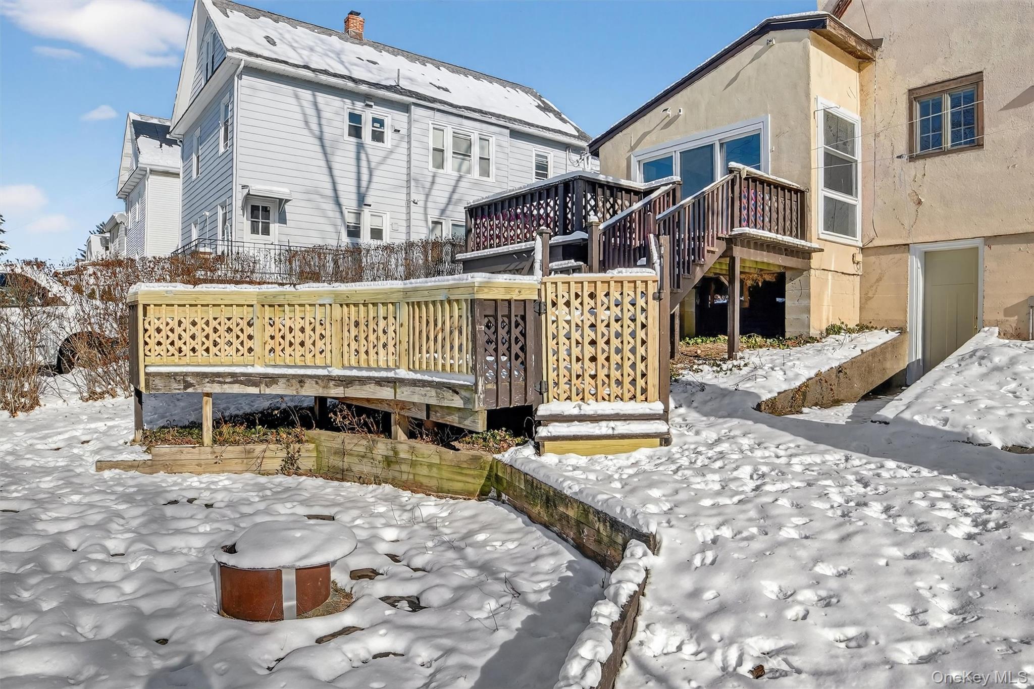 530 Dyckman Street Peekskill, NY 10566 - Photo 27 of 34 Yard & Deck