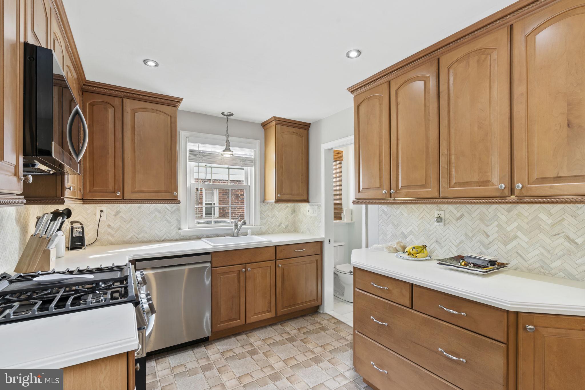 937 Greenbriar Lane Springfield, PA 19064 - Photo 12 of 42