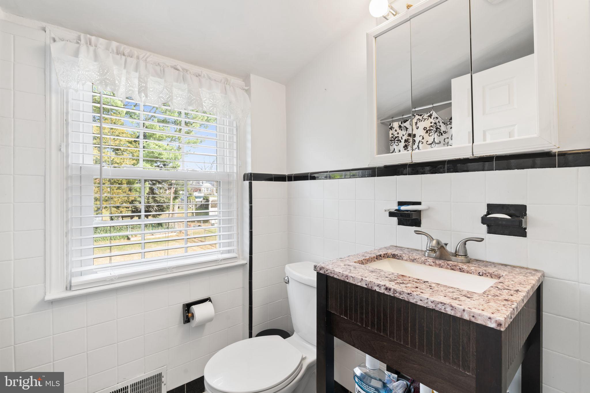 937 Greenbriar Lane Springfield, PA 19064 - Photo 23 of 42