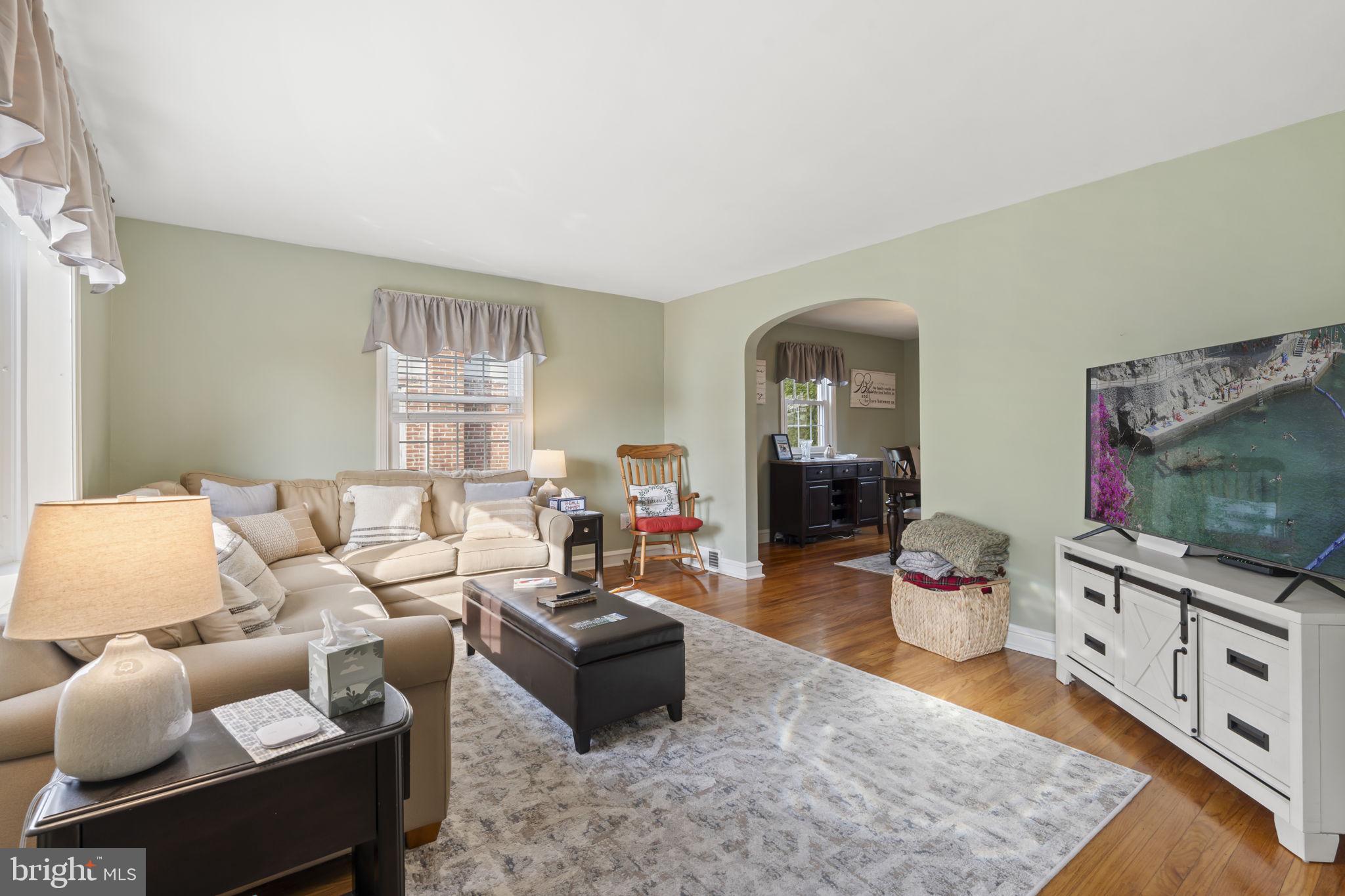 937 Greenbriar Lane Springfield, PA 19064 - Photo 5 of 42