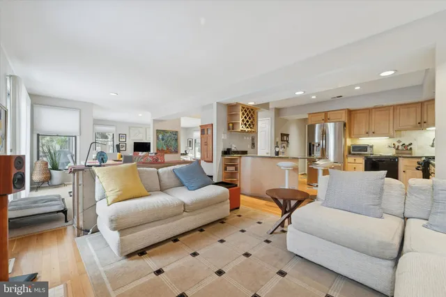 $725,000 | 201 Springhouse Pond, Chesterbrook, PA 19087