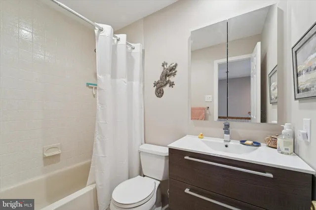 $725,000 | 201 Springhouse Pond, Chesterbrook, PA 19087