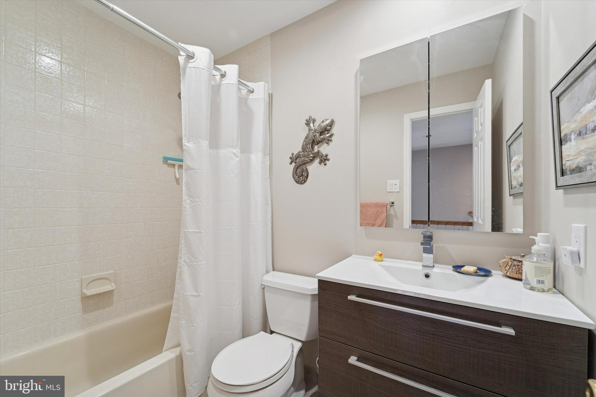 201 Springhouse Pond Chesterbrook, PA 19087 - Photo 33 of 39