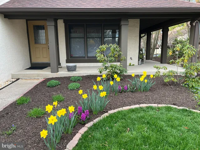 $725,000 | 201 Springhouse Pond, Chesterbrook, PA 19087