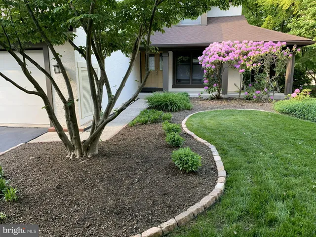 $725,000 | 201 Springhouse Pond, Chesterbrook, PA 19087