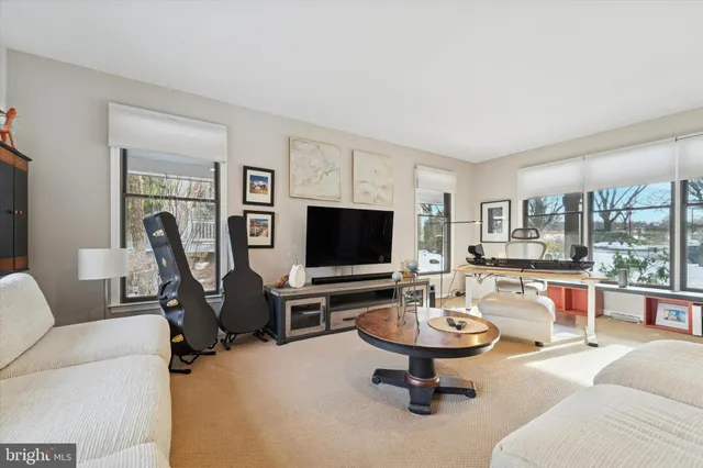 $725,000 | 201 Springhouse Pond, Chesterbrook, PA 19087