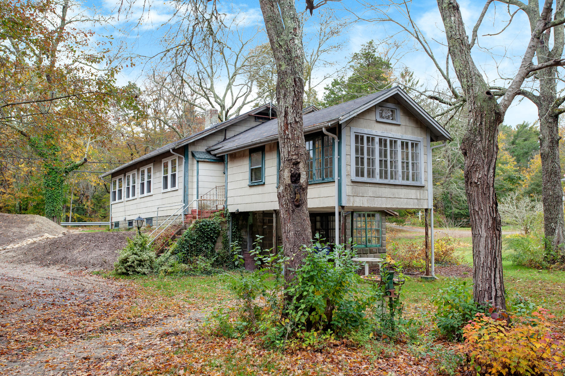 27 County Road Monument Beach, MA 02532 - Photo 16 of 17 a front view of a house with garden