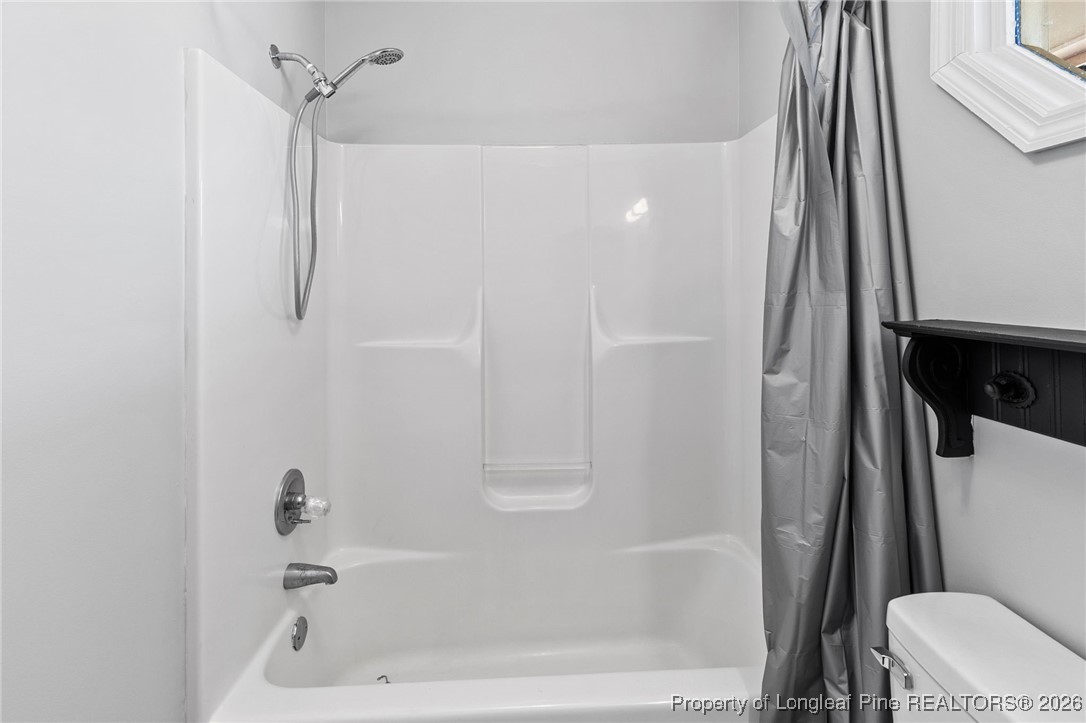 921 Flintwood Road Fayetteville, NC 28314 - Photo 34 of 44 a bathroom with a bathtub