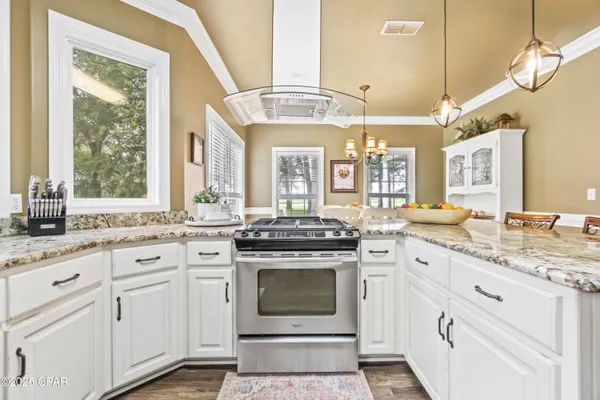 $565,000 | 5924 Old U S Road, Malone, FL 32445