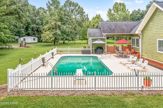 $565,000 | 5924 Old U S Road, Malone, FL 32445