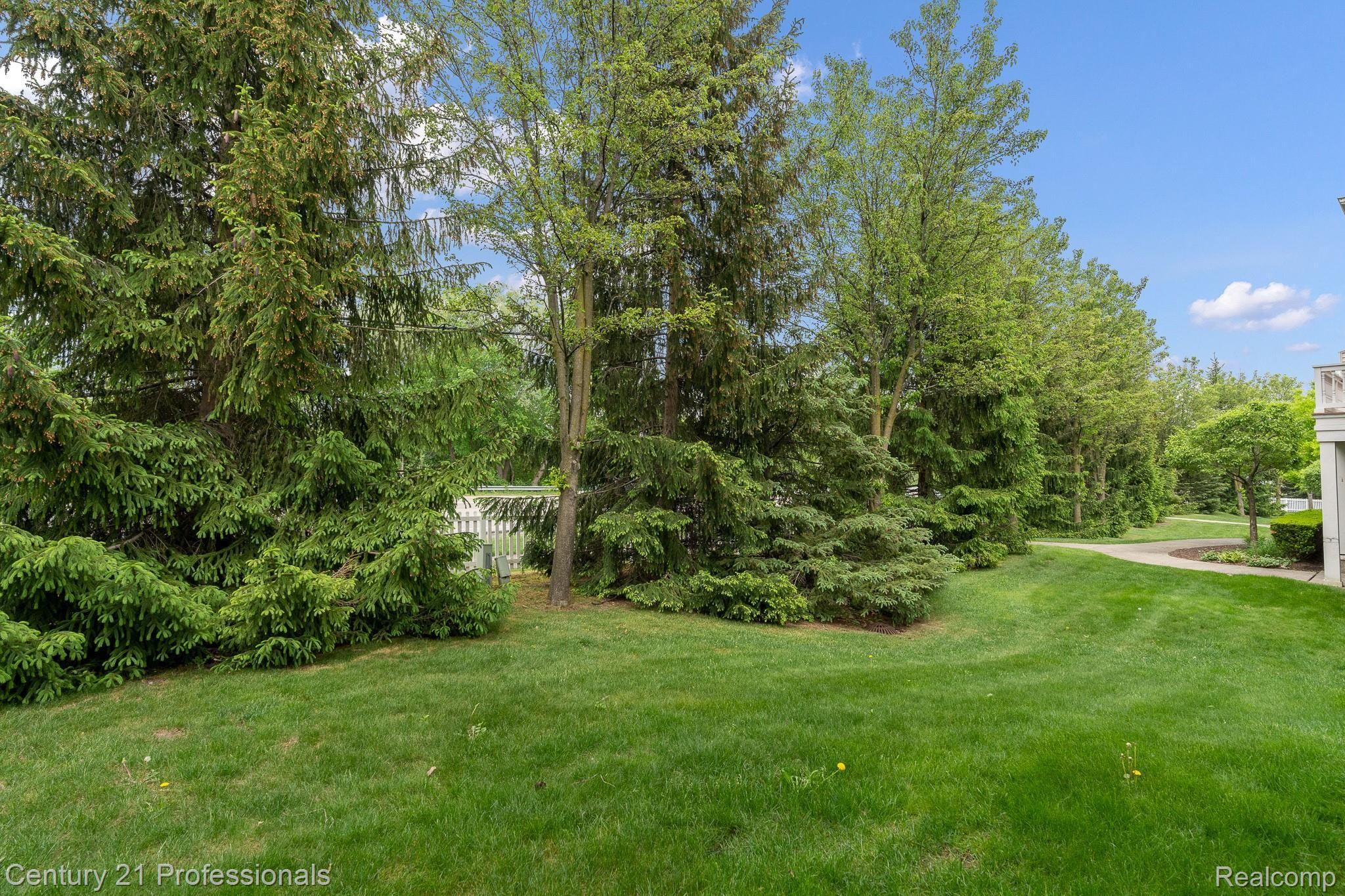 663 West Bluff Court Rochester, MI 48307 - Photo 36 of 38 663 W Bluff MLS-W049.jpg