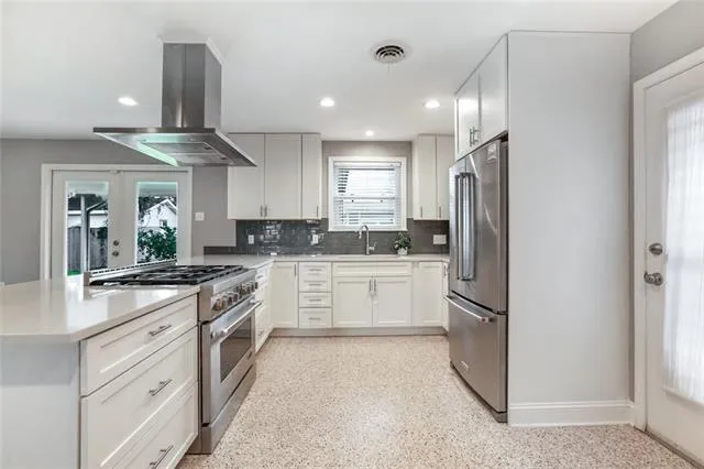 $2,600 | 561 East William David Parkway, Metairie, LA 70005