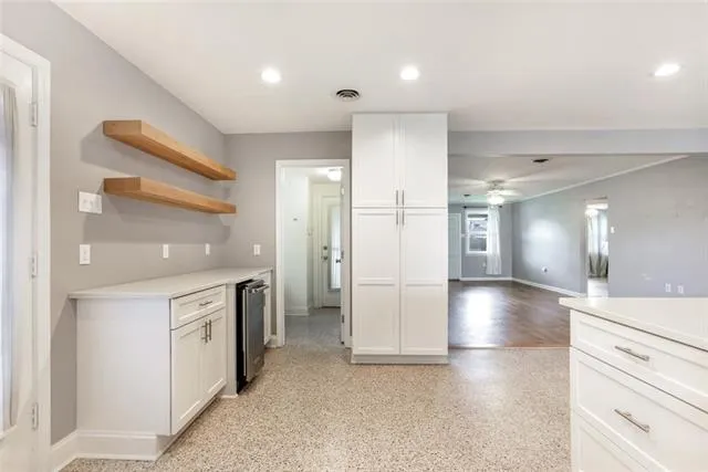 $2,600 | 561 East William David Parkway, Metairie, LA 70005