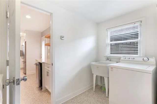 $2,600 | 561 East William David Parkway, Metairie, LA 70005